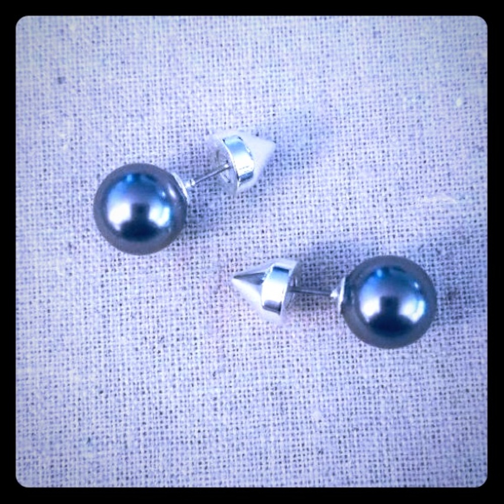 Stella & Dot | Silver/Gray Pearl Spike Stud Earrings - Picture 6 of 6